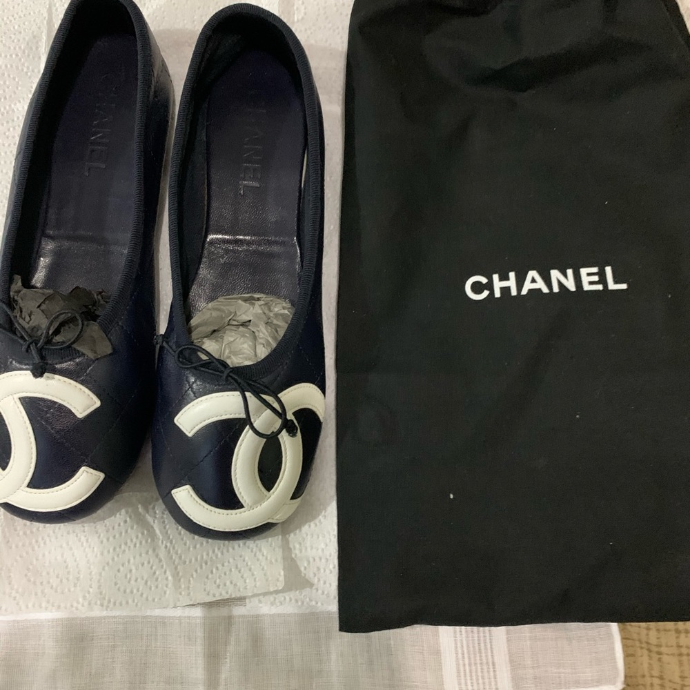 CHANEL Navy Blue Leather CC Cap-Toe Ballet Flats with White Logo